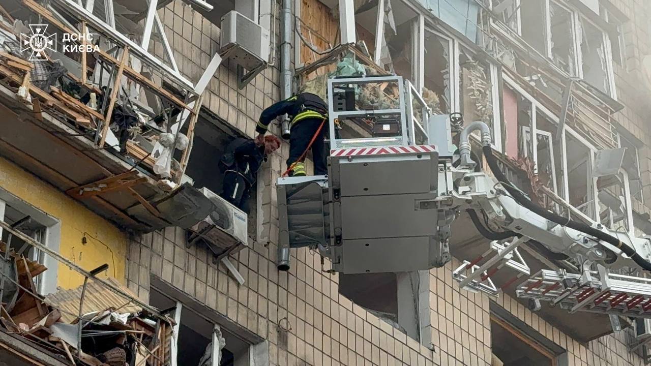 Pusztító éjszakai drón- és rakétatámadás Kijev ellen