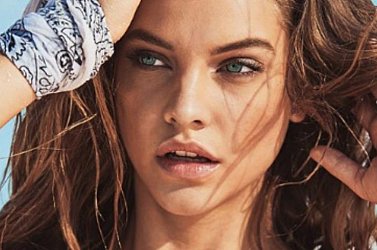 Live videóban sminkelt Palvin Barbi
