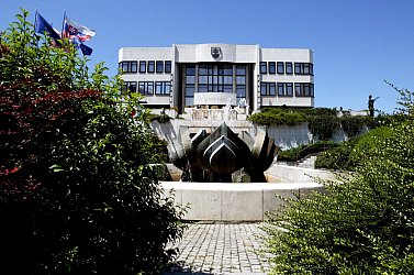 Második olvasatba került a többnyelvű útirányjelző táblákról szóló módosítás