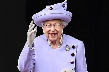 Felravatalozzák a királynő koporsóját a londoni parlamentben