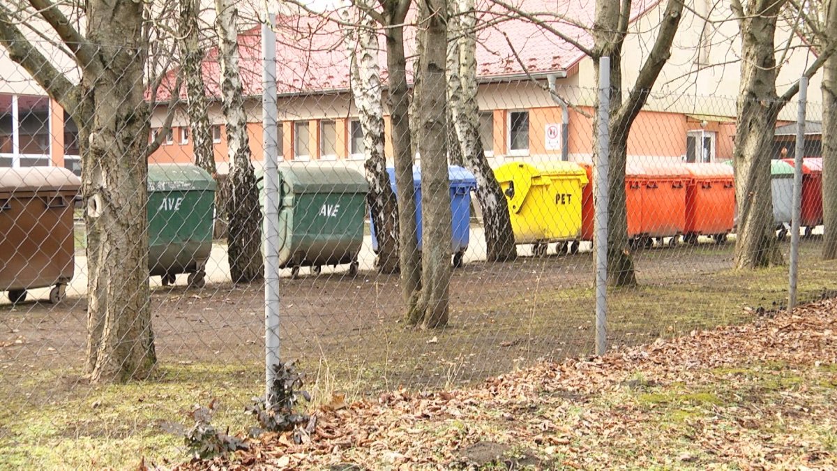 Párkány: saját hulladékgyűjtő udvar és közmunkások bázisa épülne 