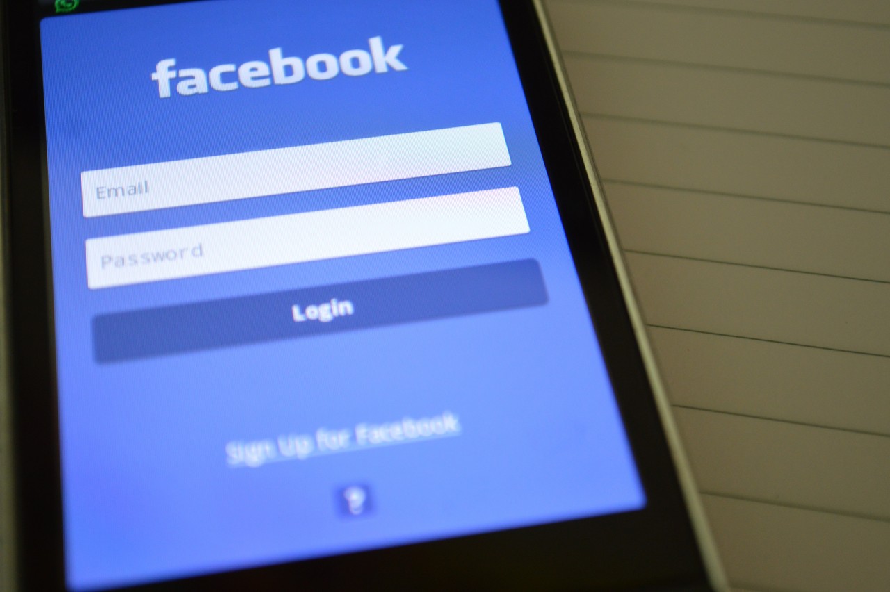 Előzetes megállapodást kötött a Facebook a Cambridge Analytica-ügyben 