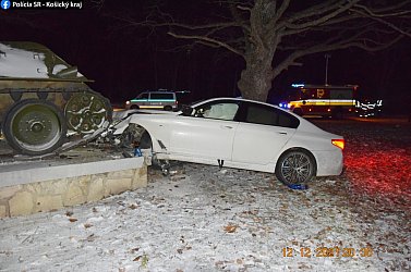 Orosz tankkal ütközött Dargónál egy szlovák BMW